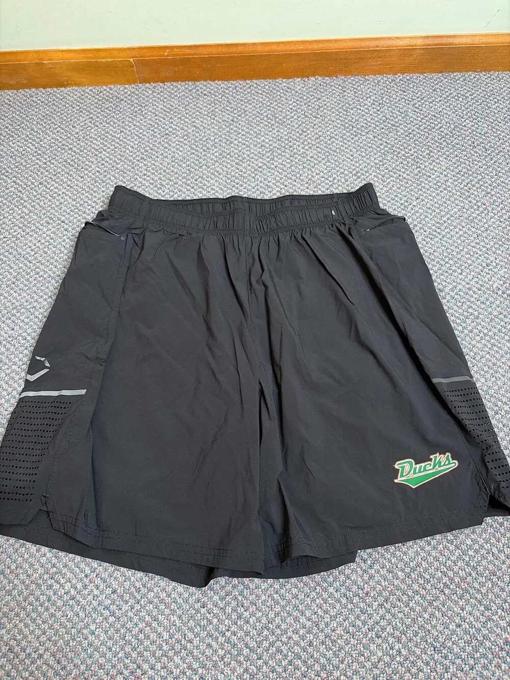 Evoshield Oregon Ducks 7.5 inch short Large